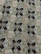 Charger l&#39;image dans la galerie, Pantalon Prada brodé doré taille 38
