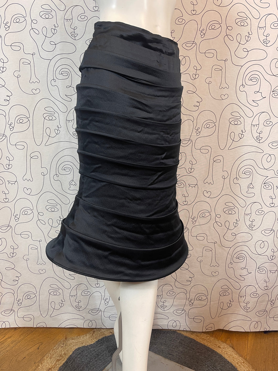 Incroyable !!! Jupe Moschino à cerceaux taille 36