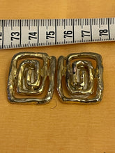 Charger l&#39;image dans la galerie, Lot de 9 clips et une broche vintage
