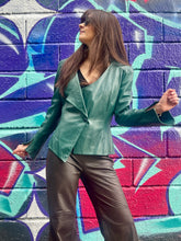 Charger l'image dans la galerie, Veste vintage en cuir Thierry Mugler taille 38
