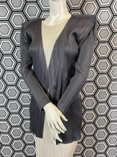 Charger l&#39;image dans la galerie, Veste gris foncé Pleats Please Issey Miyake
