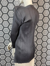 Charger l&#39;image dans la galerie, Veste gris foncé Pleats Please Issey Miyake
