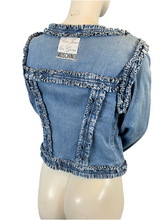 Charger l'image dans la galerie, Veste en jeans Moschino taille 40
