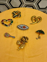 Charger l&#39;image dans la galerie, Lot de broches vintage
