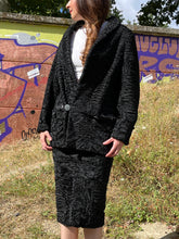 Charger l'image dans la galerie, Ensemble Chantal Thomass en astrakan vintage taille 36
