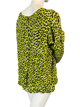 Charger l'image dans la galerie, Superbe blouse léopard Yves Saint Laurent rive gauche taille 42
