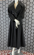 Charger l&#39;image dans la galerie, Manteau Paco Rabanne gros pailleté taille 38
