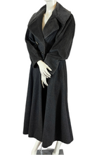 Charger l&#39;image dans la galerie, Manteau Paco Rabanne gros pailleté taille 38
