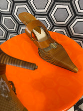 Charger l&#39;image dans la galerie, Paire d’escarpins Michel Perry pointure 36 1/2
