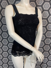 Charger l&#39;image dans la galerie, Haut en dentelle Dolce &amp; Gabbana taille 36
