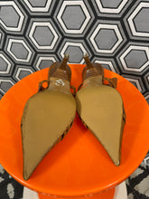 Charger l&#39;image dans la galerie, Paire d’escarpins Michel Perry pointure 36 1/2
