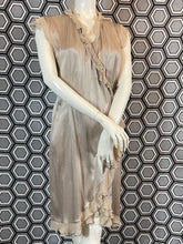Charger l'image dans la galerie, Robe Queenie en soie taille 40
