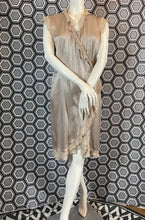 Charger l'image dans la galerie, Robe Queenie en soie taille 40

