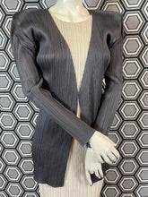 Charger l&#39;image dans la galerie, Veste gris foncé Pleats Please Issey Miyake
