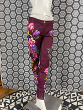 Charger l&#39;image dans la galerie, Incroyable pantalon strass Gai Mattiolo taille 38
