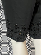 Charger l&#39;image dans la galerie, Bermuda Red Valentino brodé de perles taille 38
