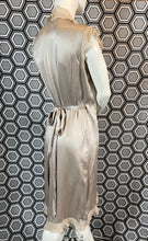 Charger l'image dans la galerie, Robe Queenie en soie taille 40
