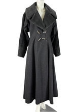 Charger l&#39;image dans la galerie, Manteau Paco Rabanne gros pailleté taille 38
