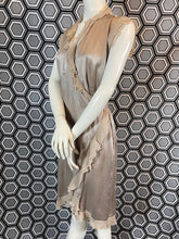 Charger l'image dans la galerie, Robe Queenie en soie taille 40
