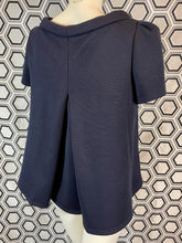 Charger l&#39;image dans la galerie, Haut bleu marine Prada taille 42
