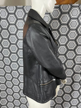 Charger l'image dans la galerie, Veste en cuir noire Paul Smith taille 38
