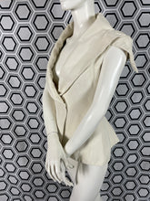 Charger l'image dans la galerie, Veste emblématique Alexander McQueen taille 40
