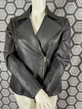 Charger l'image dans la galerie, Veste en cuir noire Paul Smith taille 38
