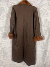 Charger l'image dans la galerie, Trench Vison Yves Saint Laurent fourrures taille 42
