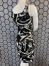 Charger l'image dans la galerie, Superbe robe à sequins Blacktie Oleg Cassini taille 38
