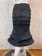 Charger l&#39;image dans la galerie, Incroyable !!! Jupe Moschino à cerceaux taille 36
