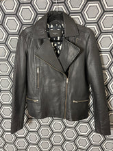Charger l'image dans la galerie, Veste en cuir noire Paul Smith taille 38
