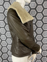 Charger l'image dans la galerie, Veste cuir peau retournée Paul Smith taille 36
