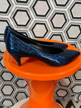 Charger l&#39;image dans la galerie, Escarpins bleu merallisé léopard pointure 37,5 italienne.
