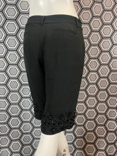 Charger l&#39;image dans la galerie, Bermuda Red Valentino brodé de perles taille 38
