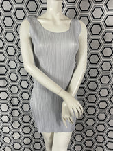 Charger l&#39;image dans la galerie, Mini-robe Pleats Please Issey Miyake taille 38

