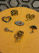 Charger l&#39;image dans la galerie, Lot de broches vintage
