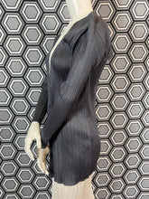 Charger l&#39;image dans la galerie, Veste gris foncé Pleats Please Issey Miyake
