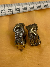 Charger l&#39;image dans la galerie, Lot de 9 clips et une broche vintage
