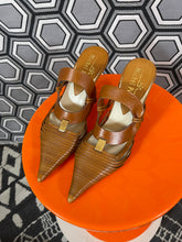 Charger l&#39;image dans la galerie, Paire d’escarpins Michel Perry pointure 36 1/2
