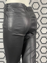 Charger l&#39;image dans la galerie, Pantalon en cuir Acne Studios taille 34
