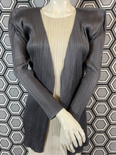 Charger l&#39;image dans la galerie, Veste gris foncé Pleats Please Issey Miyake
