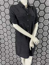 Charger l&#39;image dans la galerie, Robe chemise Equipment en soie taille 36
