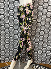 Charger l&#39;image dans la galerie, Pantalon à fleurs Dolce &amp; Gabbana taille 34
