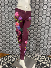 Charger l&#39;image dans la galerie, Incroyable pantalon strass Gai Mattiolo taille 38
