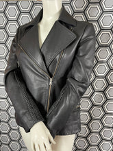 Charger l'image dans la galerie, Veste en cuir noire Paul Smith taille 38
