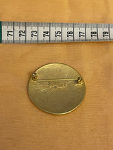 Charger l&#39;image dans la galerie, Lot de 9 clips et une broche vintage
