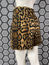 Charger l&#39;image dans la galerie, Short léopard Giambattista Valli taille 36
