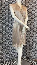 Charger l'image dans la galerie, Robe Queenie en soie taille 40
