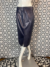 Charger l&#39;image dans la galerie, Jupe en cuir Morabito taille 38

