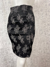 Charger l&#39;image dans la galerie, Jupe Chantal Thomass taille 38
